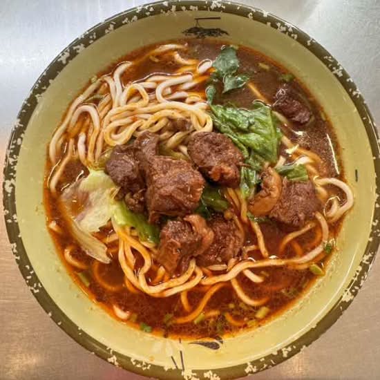 牛肉面 Noodles with spicy beef in soup